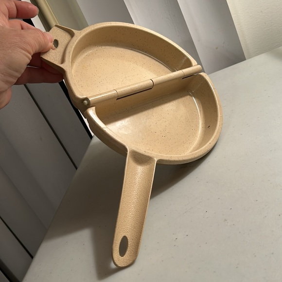 Vintage Littonware Omelette Maker Egg Food Kitchenware Accessory Microwave - Picture 3 of 7